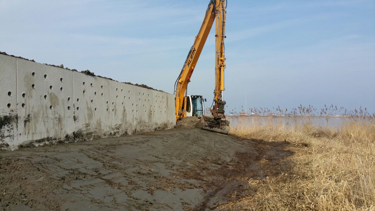 Broedwanden klaar voor nestelende oeverzwaluwen