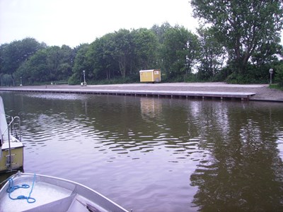 Oeverbeschoeiing met aanmeervoorziening Schagerkoggekanaal